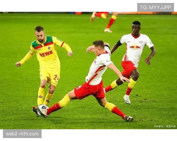 科隆队因大巴交通堵塞延误抵达客场，与弗赖堡的比赛开球时间推迟15分钟